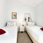 Lala Сasa de vacaciones Áno Korakiána